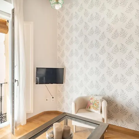 아파트 Beautiful And Bright- 1bd 1bth- Center