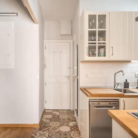 Beautiful And Bright- 1bd 1bth- Center 아파트